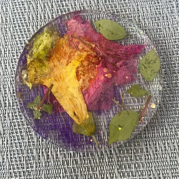Handmade Pressed Flower Coaster Set and Holder Round Vibrant - Picture 5 of 16